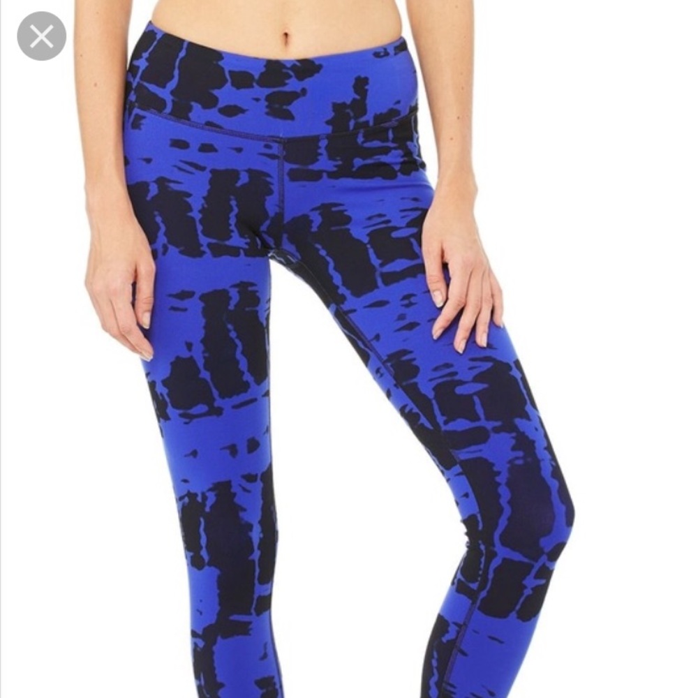 Alo Yoga airbrush leggings in blue tie dye